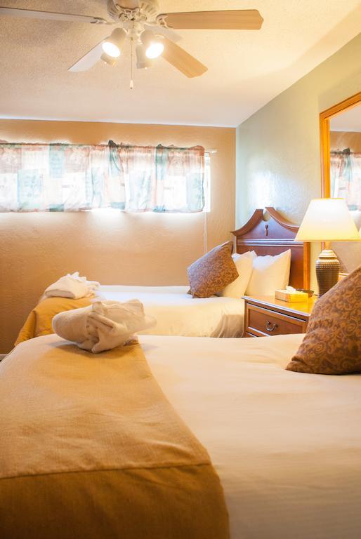 Tuscany Manor Палм Спринг Екстериор снимка