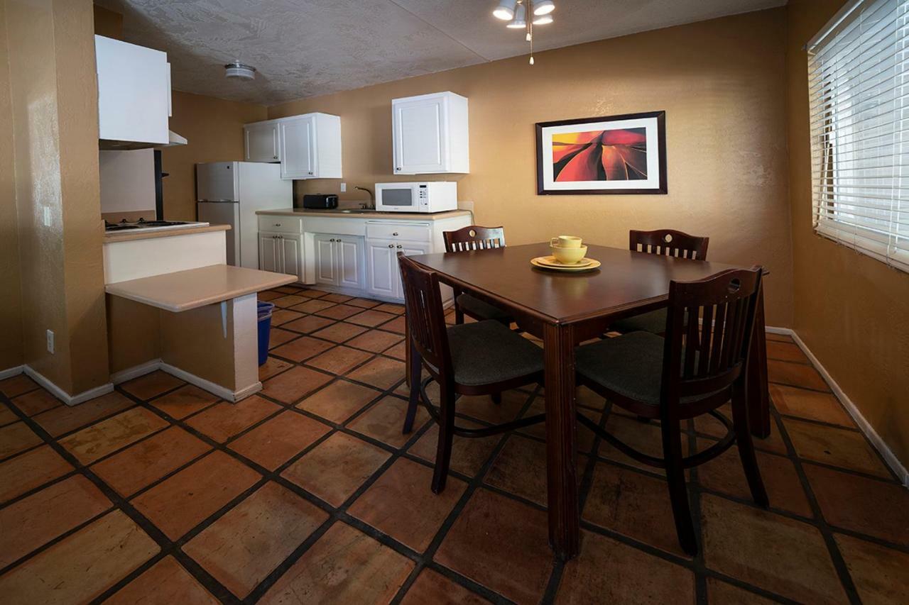 Tuscany Manor Палм Спринг Екстериор снимка